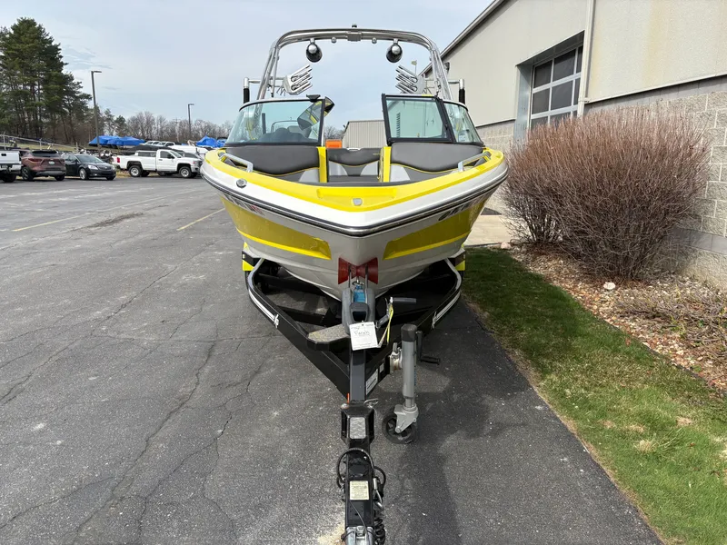 Slide: The Image of MasterCraft X10 2017 - 3