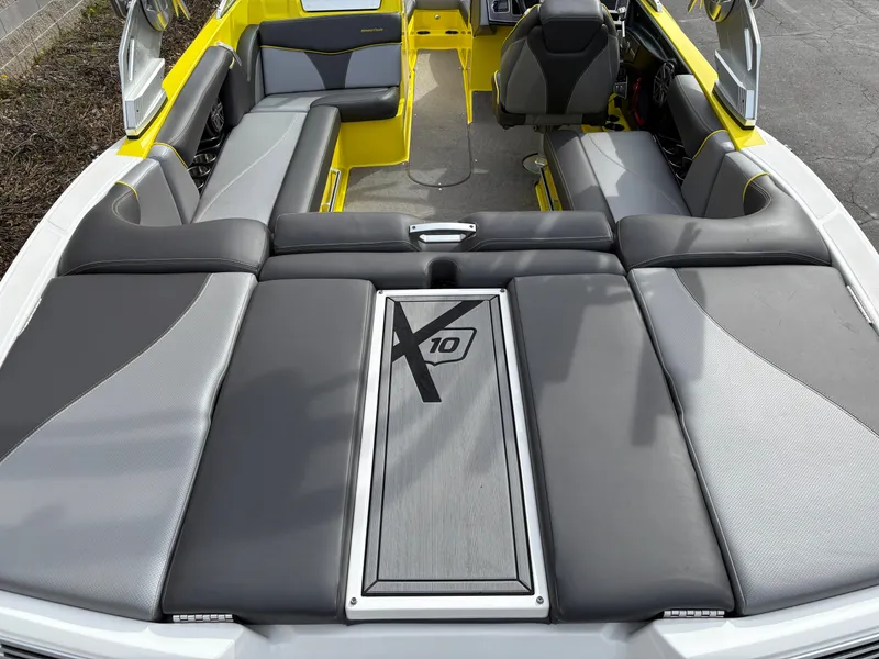 Slide: The Image of MasterCraft X10 2017 - 7