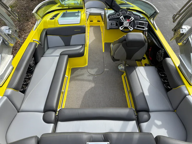 Slide: The Image of MasterCraft X10 2017 - 9