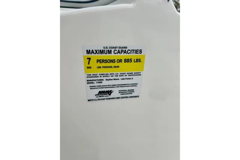 Slide: The Image of 2016 Bayliner 175 Bowrider capacity label, maximum 7 persons or 885 lbs. - 17