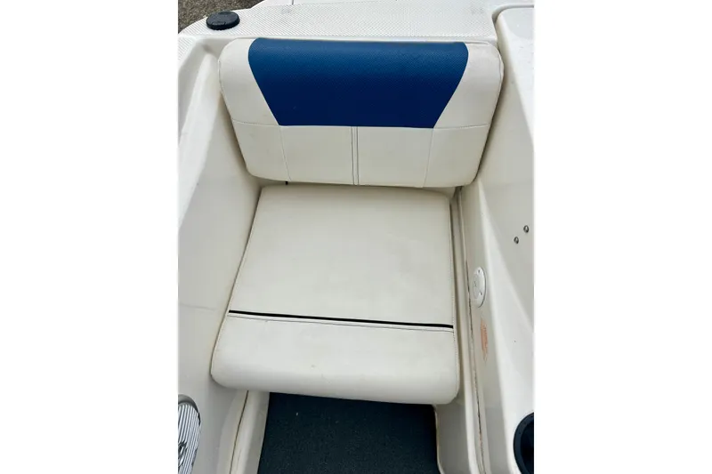 Slide: The Image of White and blue seat on 2016 Bayliner 175 Bowrider boat. - 26