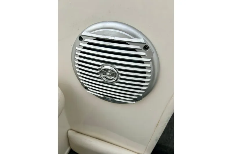 Slide: The Image of Speaker on 2016 Bayliner 175 Bowrider boat, featuring a silver grille design. - 28