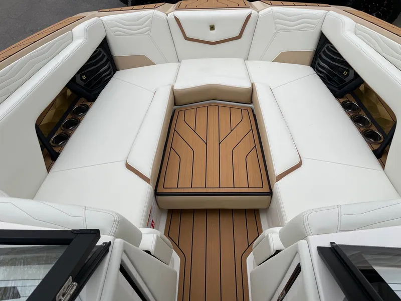 Slide: The Image of Nautique G25 2026 - 11