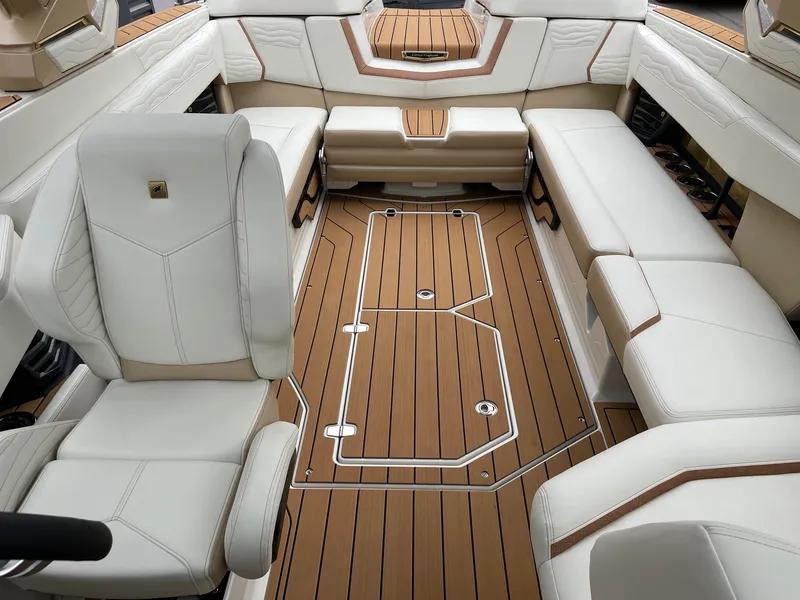 Slide: The Image of Nautique G25 2026 - 12