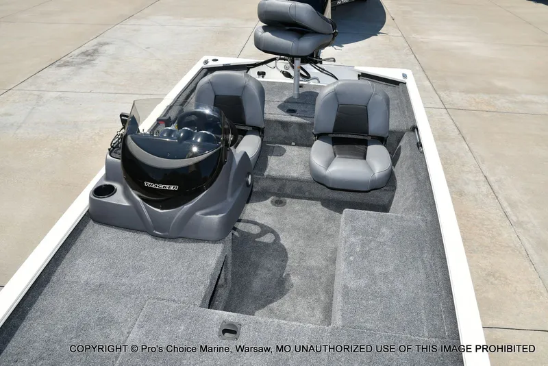 Slide: The Image of Tracker Pro 170 2026 - 11