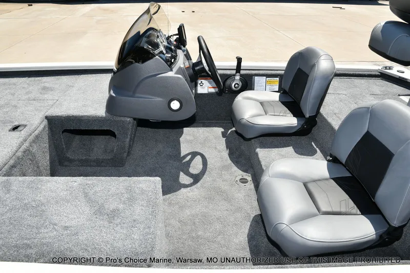 Slide: The Image of Tracker Pro 170 2026 - 13