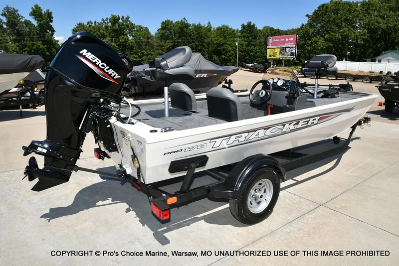 Slide: The Image of Tracker Pro 170 2026 - 15