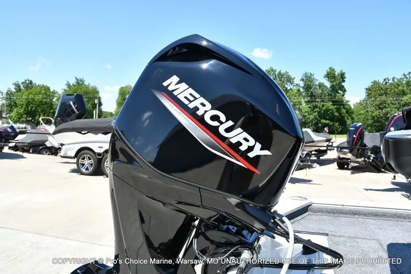 Slide: The Image of Tracker Pro 170 2026 - 17