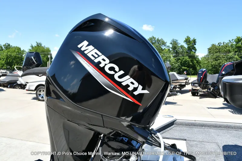 Slide: The Image of Tracker Pro 170 2026 - 18