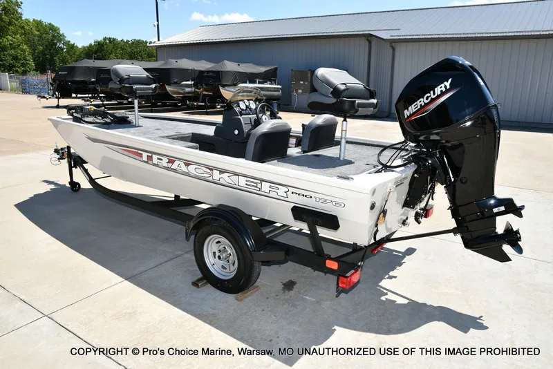 Slide: The Image of Tracker Pro 170 2026 - 20