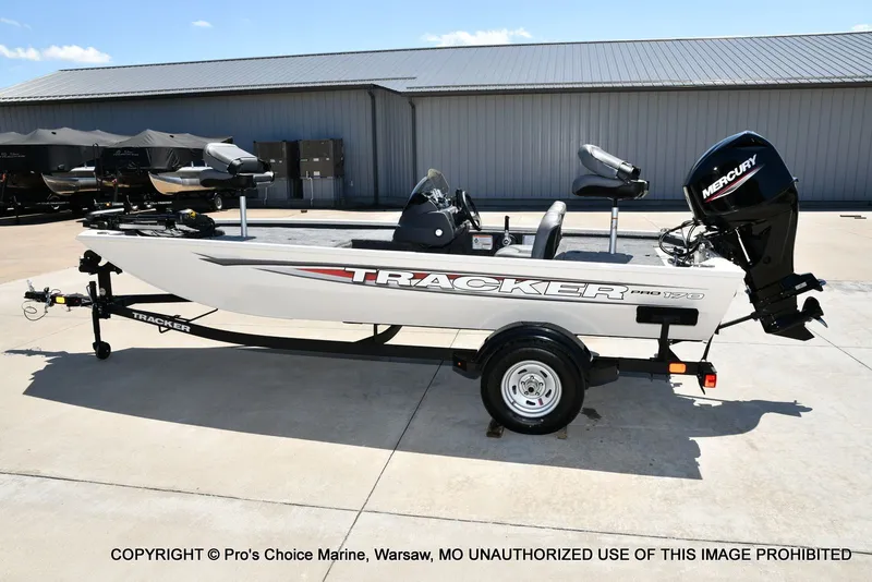 Slide: The Image of Tracker Pro 170 2026 - 21