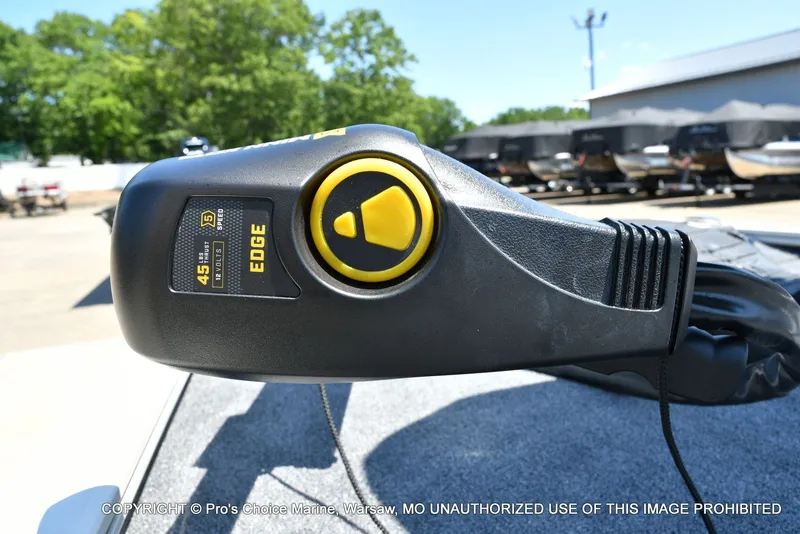 Slide: The Image of Tracker Pro 170 2026 - 23