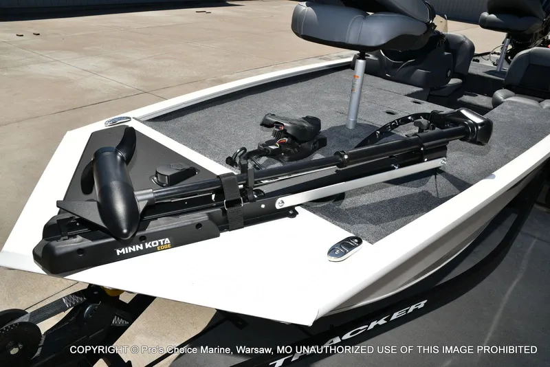 Slide: The Image of Tracker Pro 170 2026 - 25