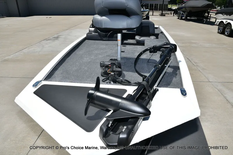 Slide: The Image of Tracker Pro 170 2026 - 26