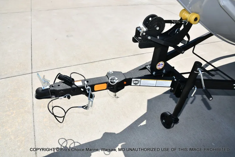 Slide: The Image of Tracker Pro 170 2026 - 27