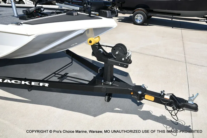 Slide: The Image of Tracker Pro 170 2026 - 28