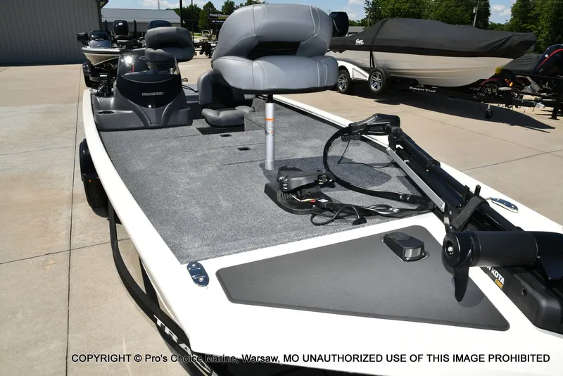 Slide: The Image of Tracker Pro 170 2026 - 29