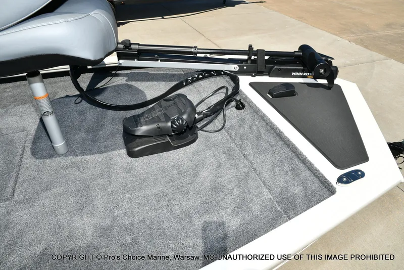 Slide: The Image of Tracker Pro 170 2026 - 30