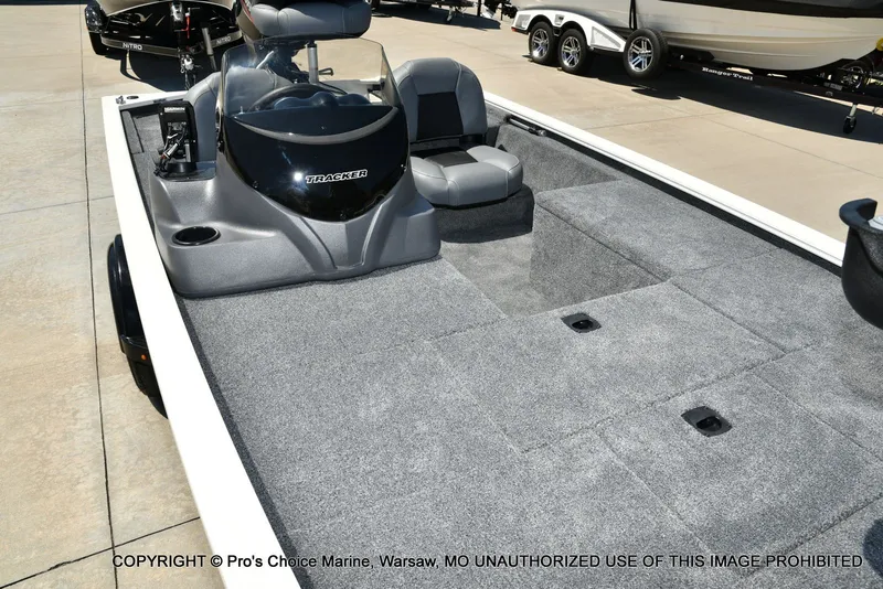 Slide: The Image of Tracker Pro 170 2026 - 31