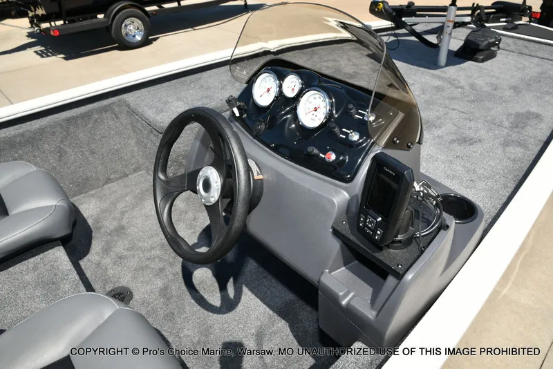 Slide: The Image of Tracker Pro 170 2026 - 34