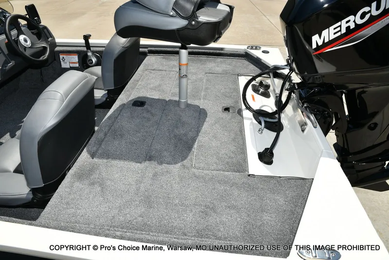 Slide: The Image of Tracker Pro 170 2026 - 36