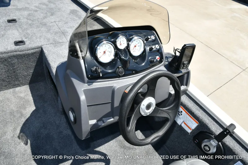 Slide: The Image of Tracker Pro 170 2026 - 39