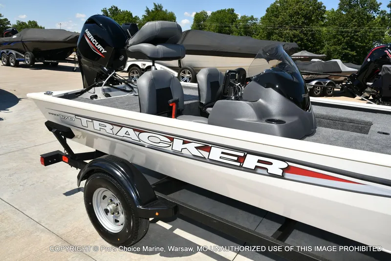 Slide: The Image of Tracker Pro 170 2026 - 4