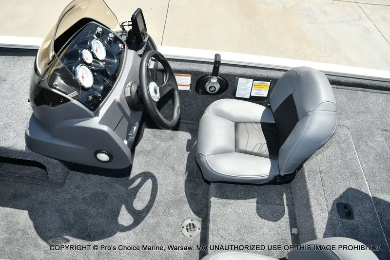 Slide: The Image of Tracker Pro 170 2026 - 40