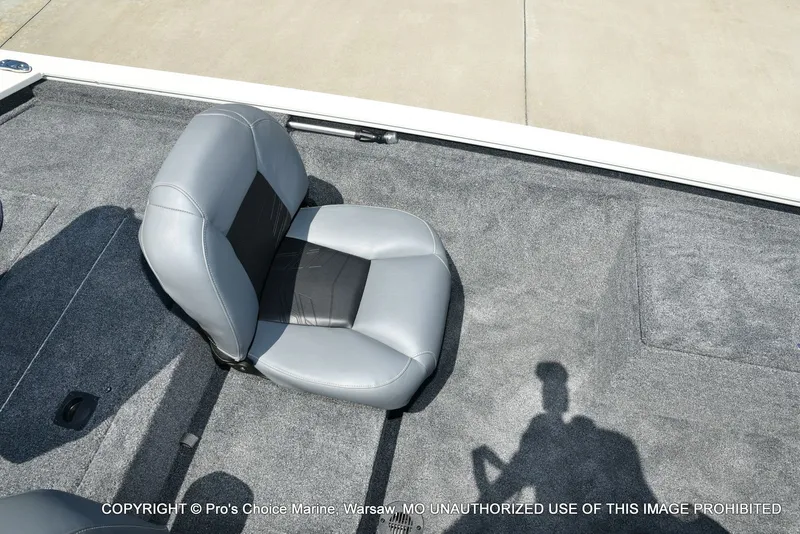 Slide: The Image of Tracker Pro 170 2026 - 43