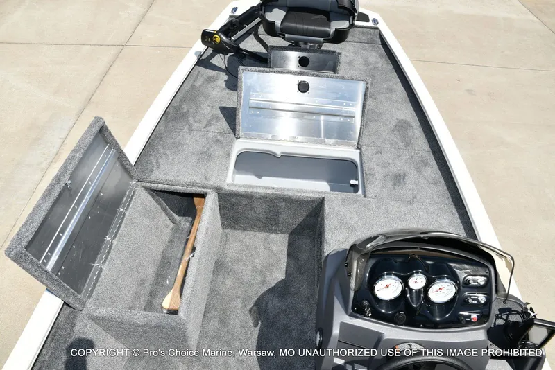 Slide: The Image of Tracker Pro 170 2026 - 44