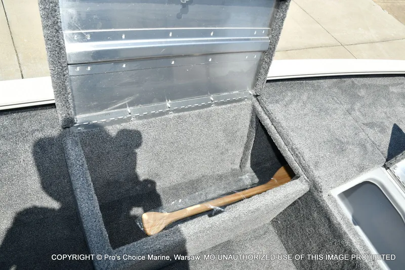 Slide: The Image of Tracker Pro 170 2026 - 45