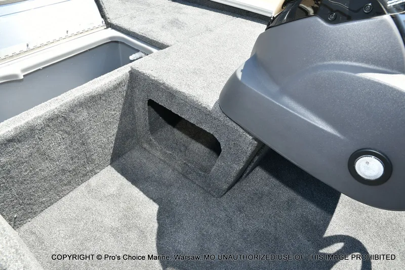 Slide: The Image of Tracker Pro 170 2026 - 49