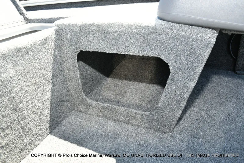 Slide: The Image of Tracker Pro 170 2026 - 50