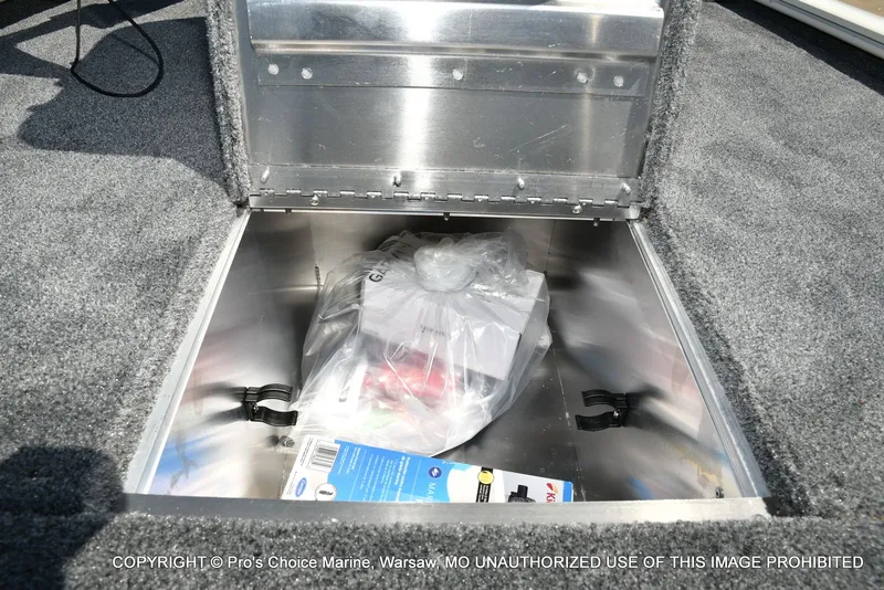 Slide: The Image of Tracker Pro 170 2026 - 52