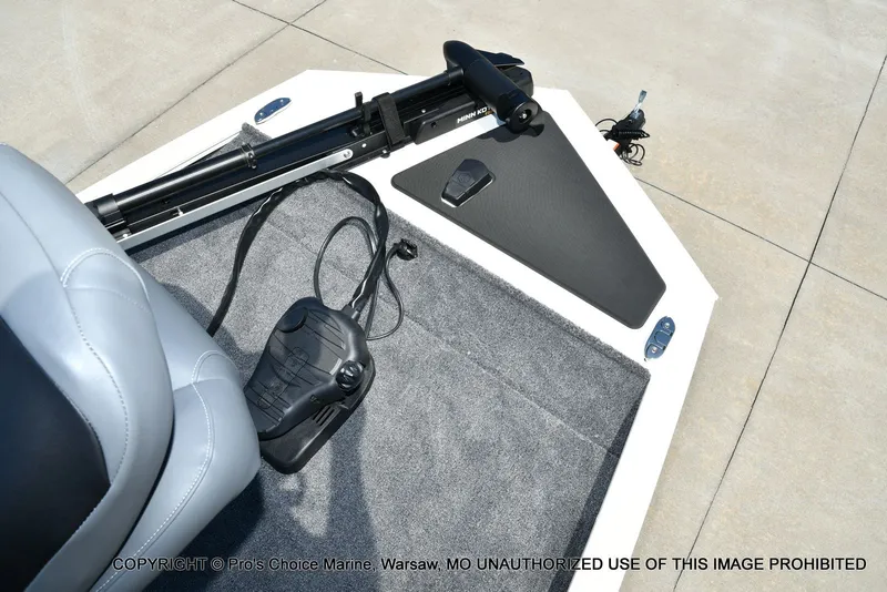 Slide: The Image of Tracker Pro 170 2026 - 54