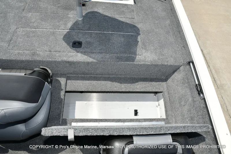 Slide: The Image of Tracker Pro 170 2026 - 59