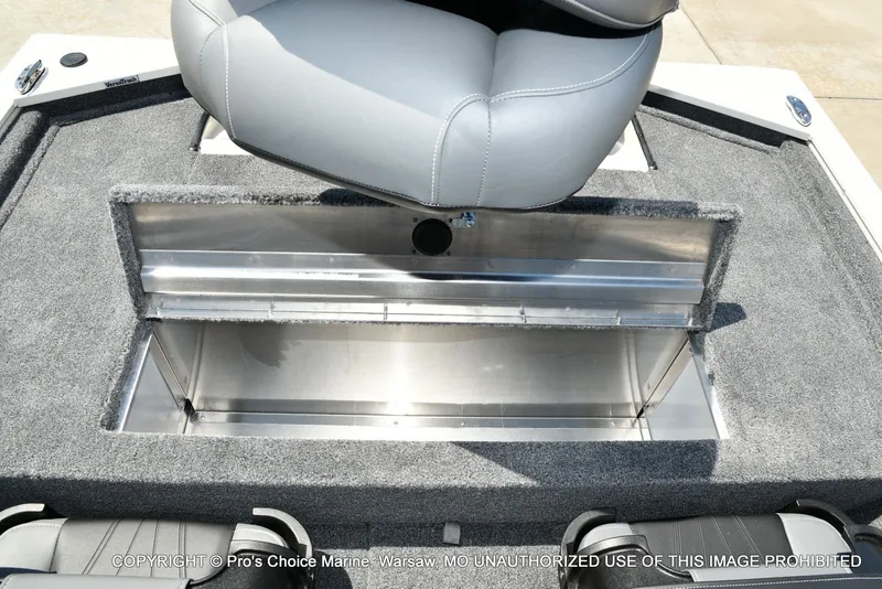 Slide: The Image of Tracker Pro 170 2026 - 61