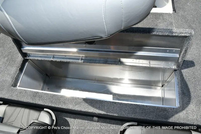 Slide: The Image of Tracker Pro 170 2026 - 62