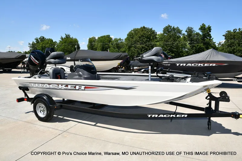 Slide: The Image of Tracker Pro 170 2026 - 63