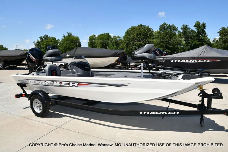 Slide: The Image of Tracker Pro 170 2026 - 64