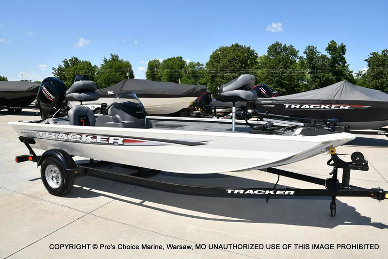 Slide: The Image of Tracker Pro 170 2026 - 65