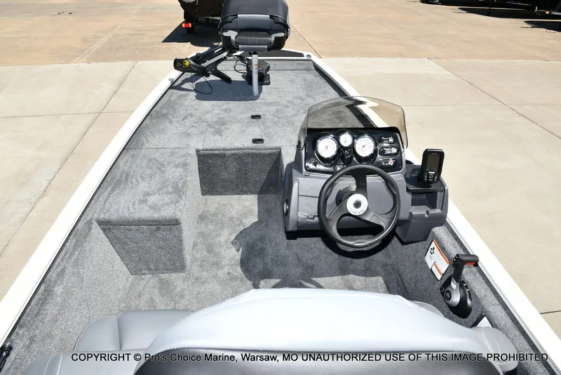 Slide: The Image of Tracker Pro 170 2026 - 66