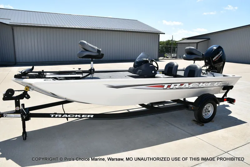 Slide: The Image of Tracker Pro 170 2026 - 67