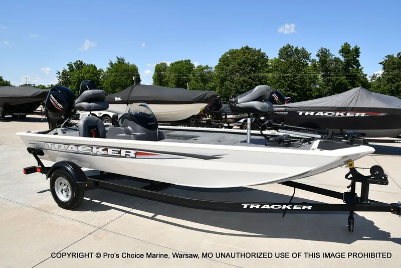 Slide: The Image of Tracker Pro 170 2026 - 68