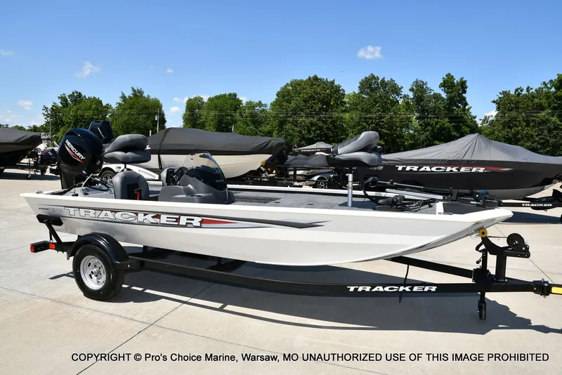 Slide: The Image of Tracker Pro 170 2026 - 69