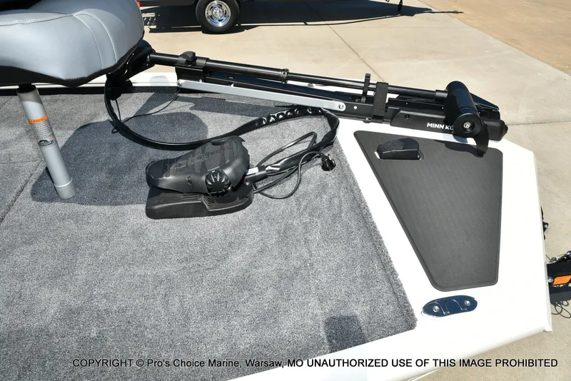 Slide: The Image of Tracker Pro 170 2026 - 7