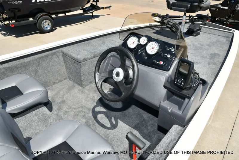 Slide: The Image of Tracker Pro 170 2026 - 8