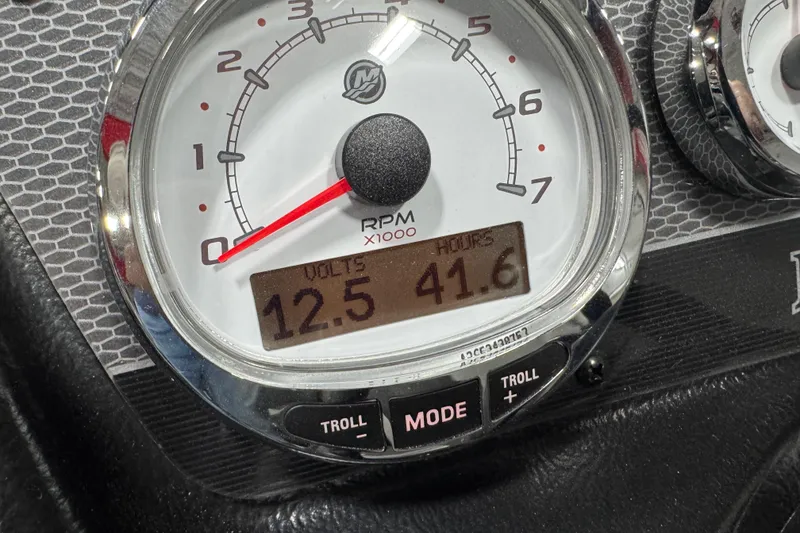 Slide: The Image of 2024 Lund 2075 Pro-V gauge displaying 12.5 volts and 41.6 hours. - 12