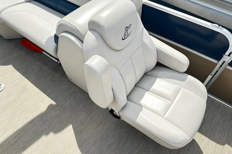 Slide: The Image of Simrad Cruise display on box, suitable for Misty Harbor 2014 pontoon. - 8