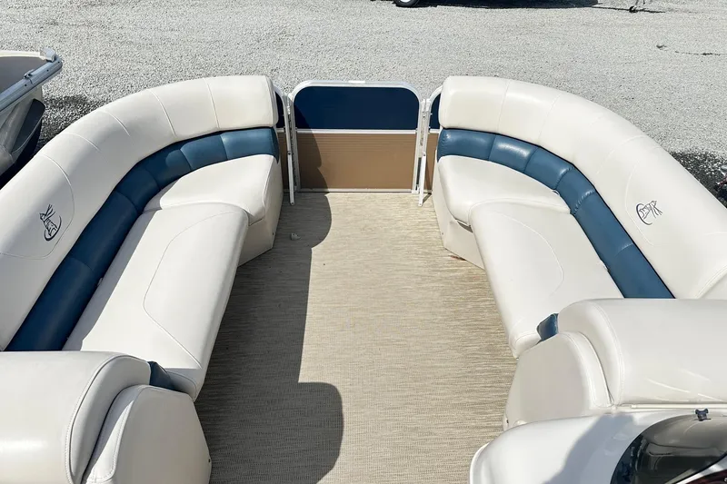 Slide: The Image of Luxurious seating on 2014 Misty Harbor 2286 Pontoon Salt Water Series boat. - 9